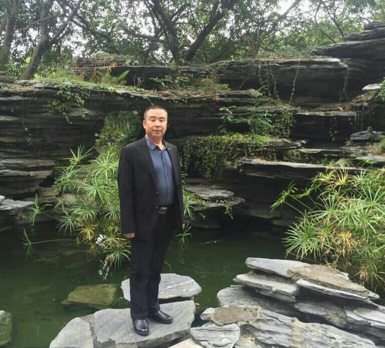 中年 黑西装 黑西裤 黑皮鞋 皮带深蓝衬衫胖熊图片