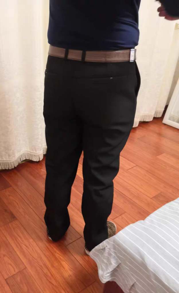 中年深蓝衬衫黑西裤皮带胖熊图片