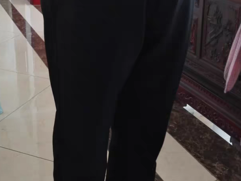 中年深蓝衬衫黑西裤皮带黑袜胖熊图片