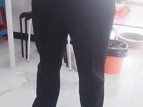 中年灰衬衫黑西裤皮带胖熊图片