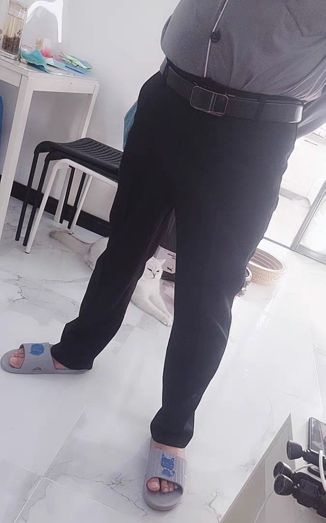 中年灰衬衫黑西裤皮带胖熊图片