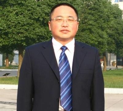 中年黑西装黑西裤皮带领带白衬衫胖熊图片