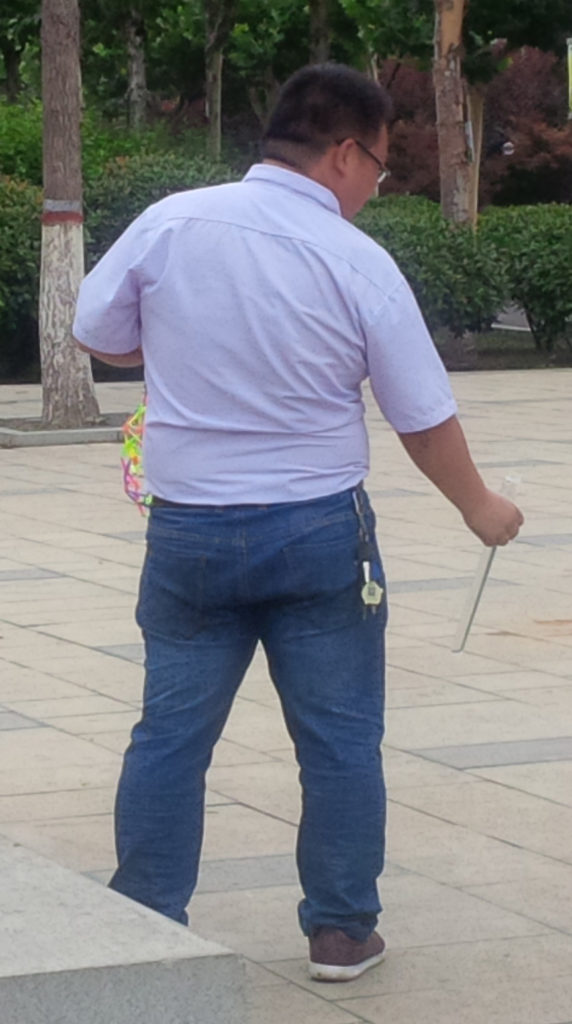 中年眼镜蓝衬衫牛仔裤皮带5