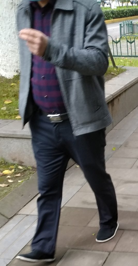 中年衬衫西裤皮带