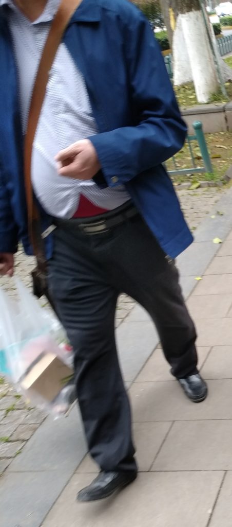 中年白衬衫黑西裤黑皮鞋皮带2